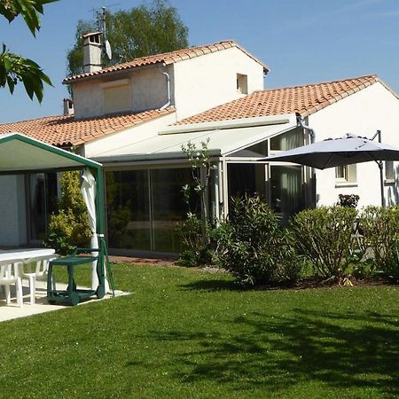 Bienvenue A La Fremigere Bed & Breakfast Jonzac Exterior photo