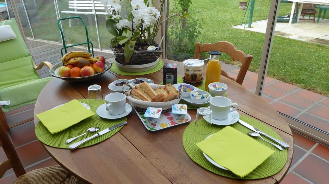 Bienvenue A La Fremigere Bed & Breakfast Jonzac Exterior photo