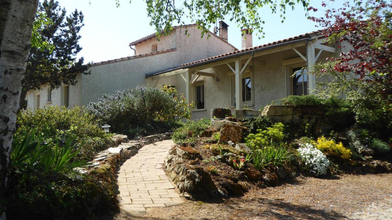 Bienvenue A La Fremigere Bed & Breakfast Jonzac Exterior photo