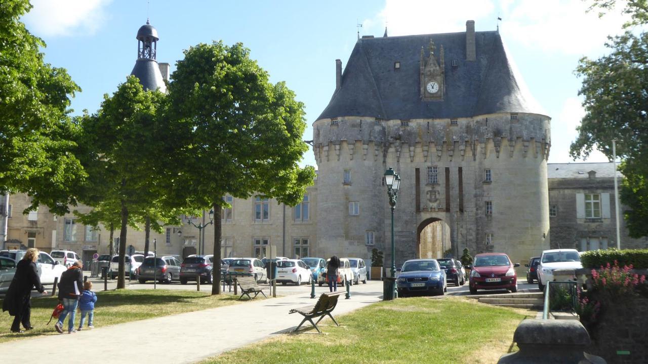 Bienvenue A La Fremigere Bed & Breakfast Jonzac Exterior photo