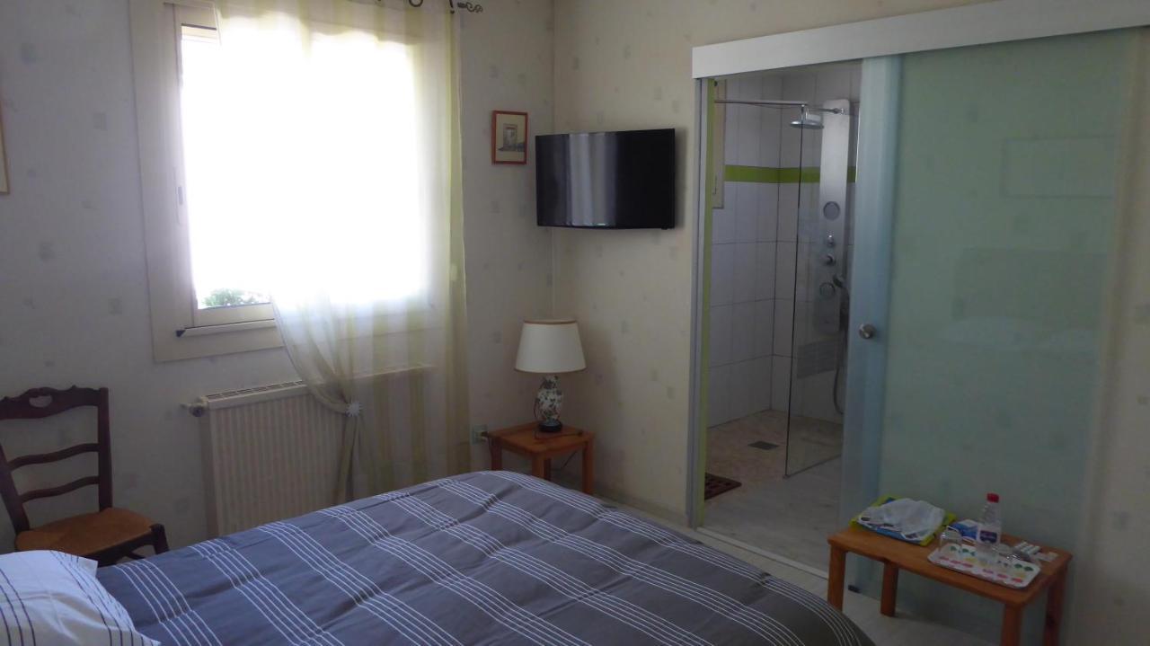 Bienvenue A La Fremigere Bed & Breakfast Jonzac Exterior photo